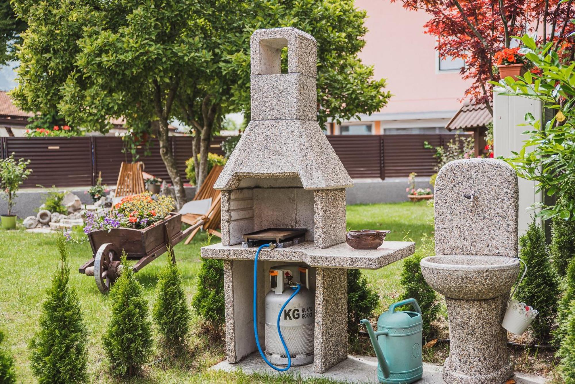 Gotar Apartment With Garden Kobarid Buitenkant foto