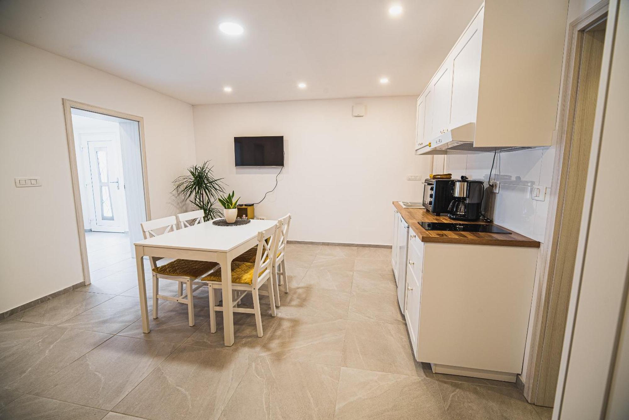 Gotar Apartment With Garden Kobarid Buitenkant foto